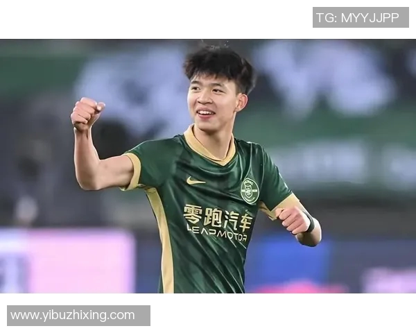 球星观看中国足球节目视频并分享感受与未来展望